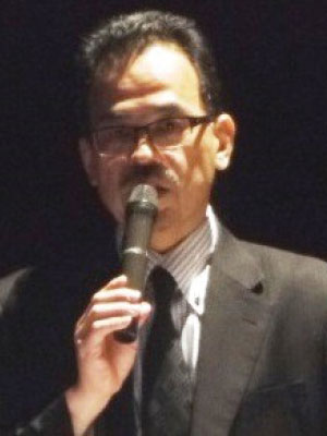足立 勝 氏